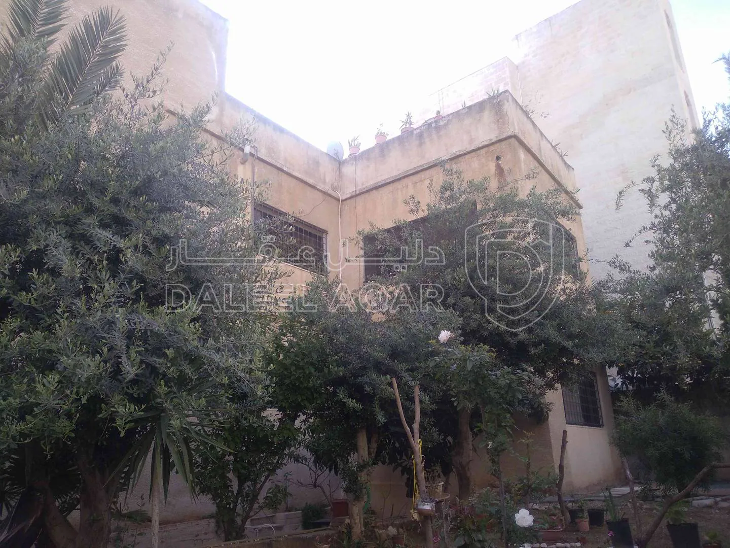 فيلا/منزل في صويلح الحي الشرقي مقابل كازيه توتال دخله مطعم الحناين شارع محمد اسماعيل العطيات - 160,000 دأ - صورة 1