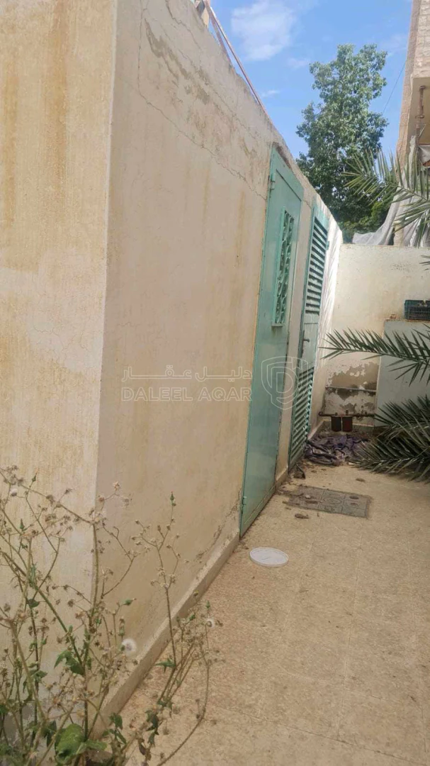 فيلا/منزل في الزرقاء الاتستراد خلف جمعيه عمر بن الخطاب ضريبة الدخل - 150,000 دأ - صورة 1
