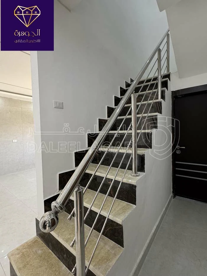 شقة في طابق اخير مع روف دوبلكس فاخر لم يسكن لقطه وبسعر مغري جداااا عرض خاص ع اخر شقة أرقى مناطق الجبيهة ام زويتنه  - 105,000 دأ - صورة 1