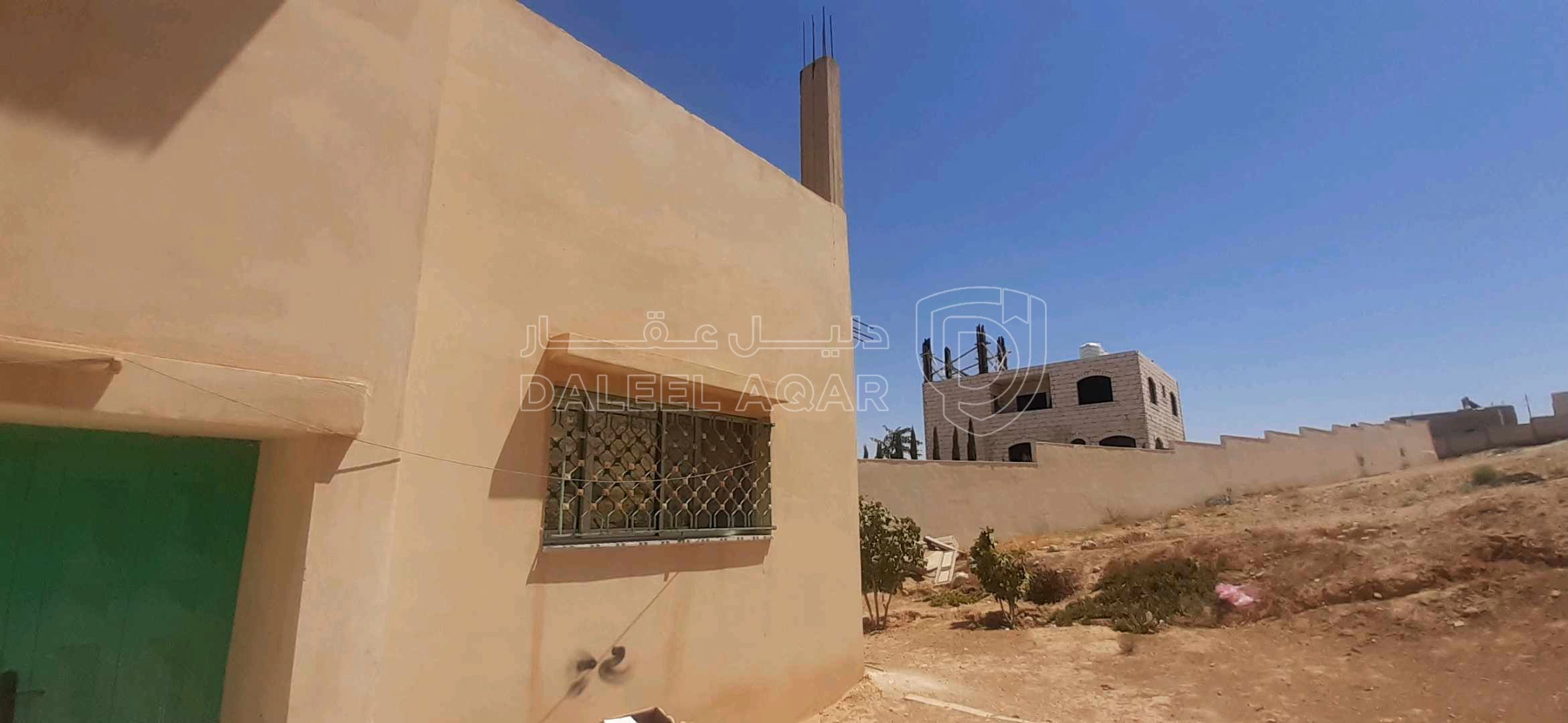 مبنى في الزرقاء قرة بني هاشم منطقة ارحيل مقابل محطة المناص - 55,000 دأ - صورة 1