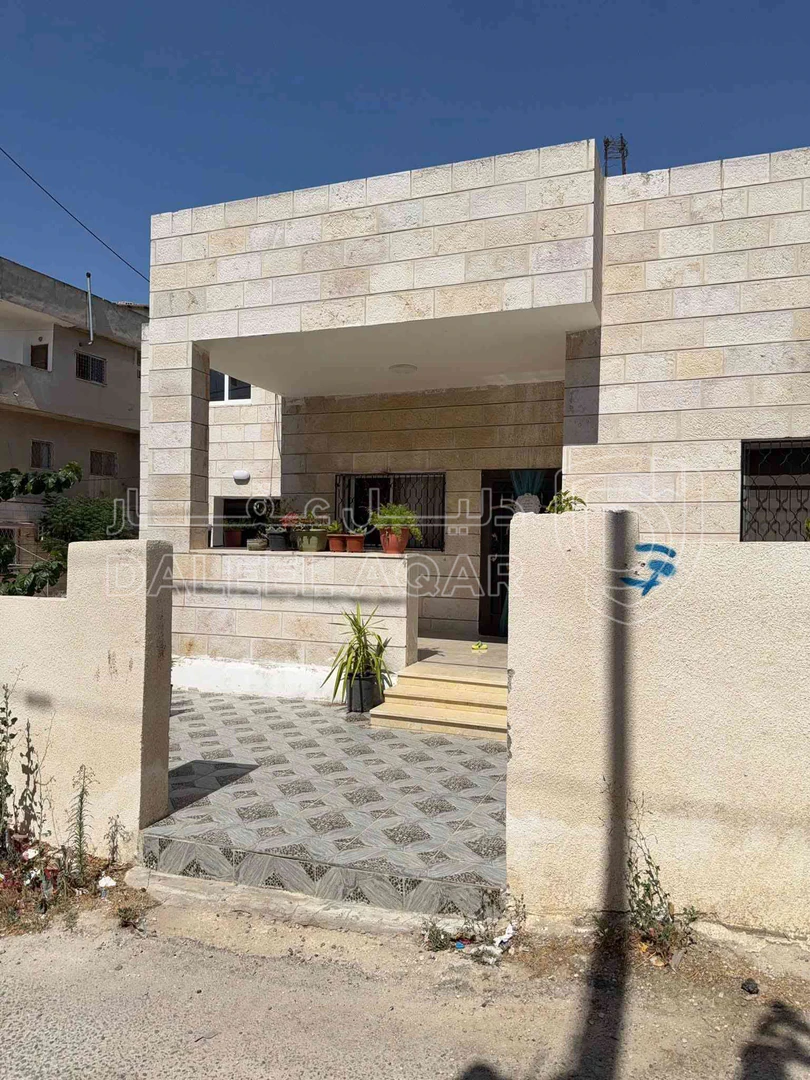 فيلا/منزل في اربد شمال دوار العيادات قرب دوار ابوشمسي - 130,000 دأ - صورة 1