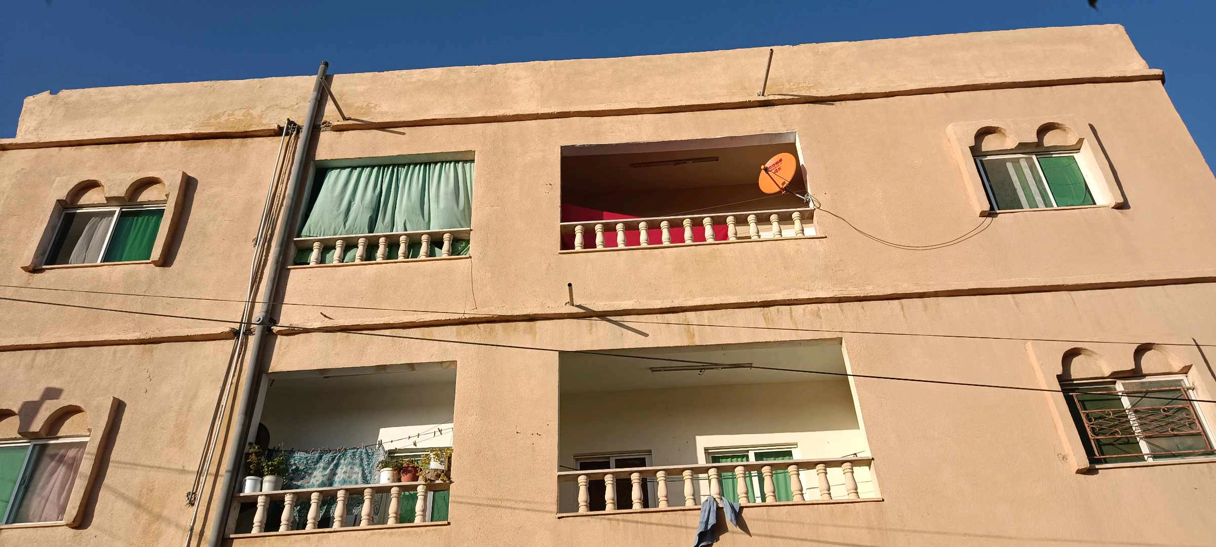 مبنى في النقيرة - 105,000 دأ - صورة 1
