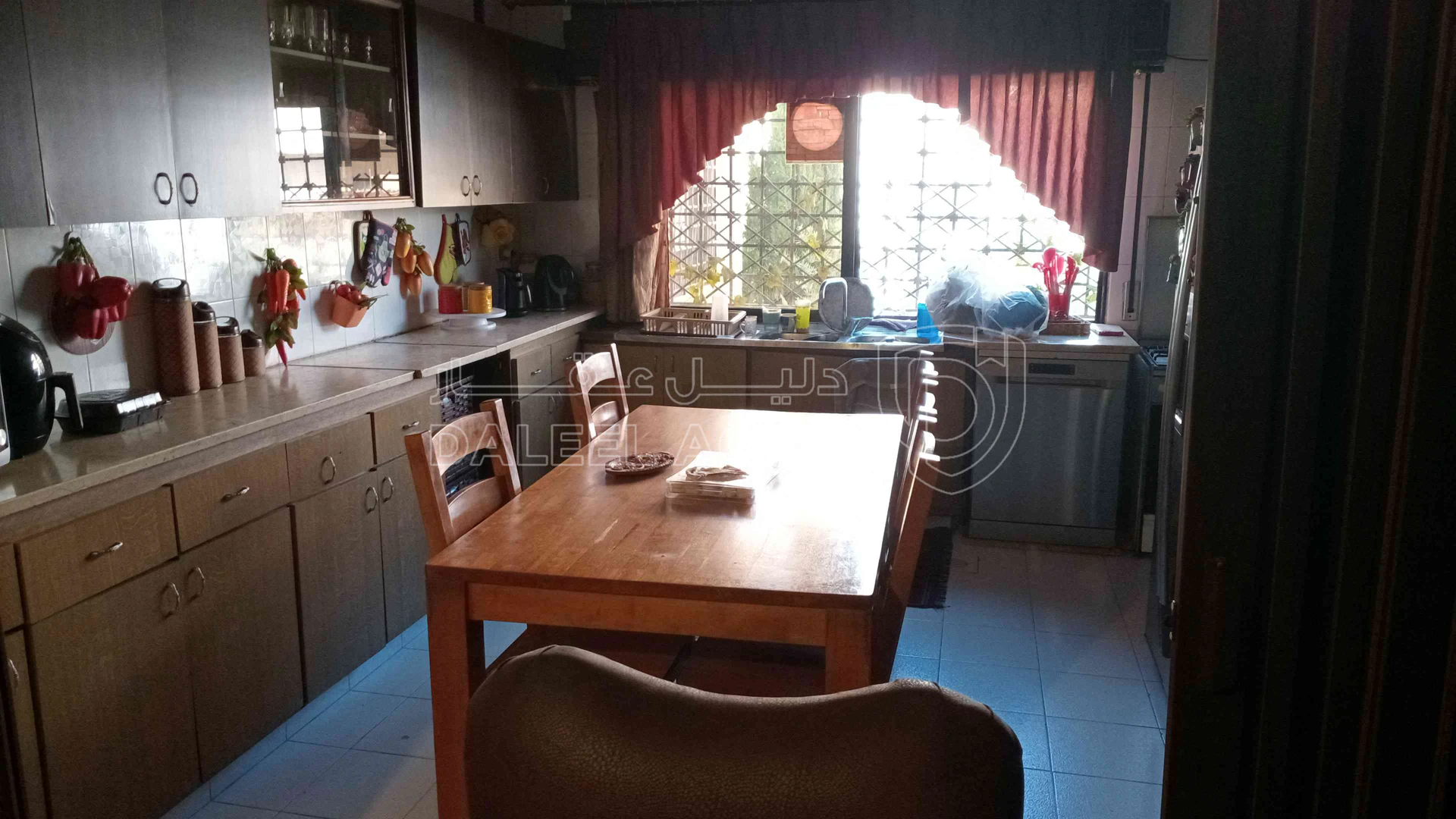 فيلا/منزل في صويلح الحي الشرقي مقابل كازيه توتال دخله مطعم الحناين شارع محمد اسماعيل العطيات - 160,000 دأ - صورة 1