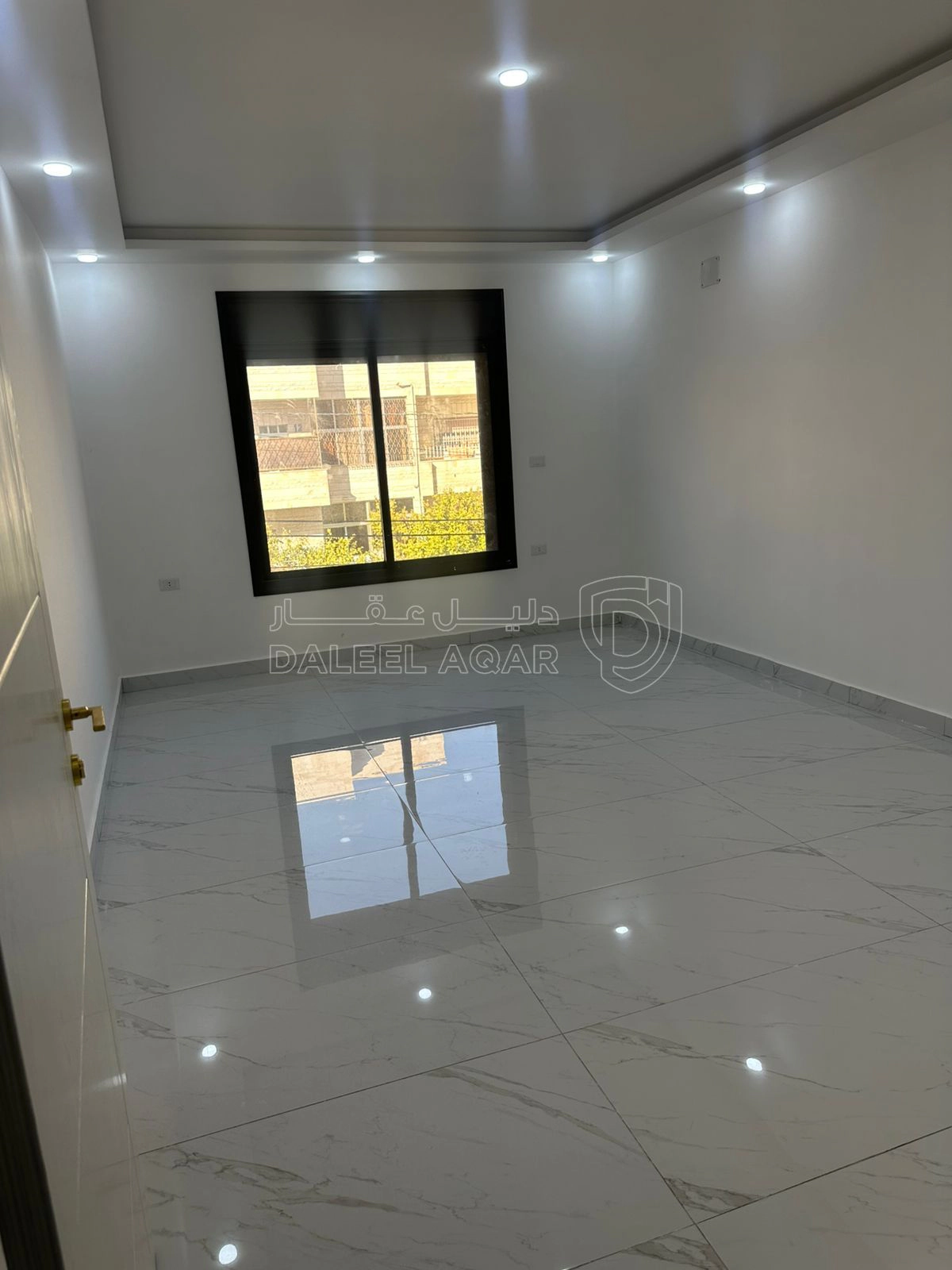 شقة في شارع الحرية - قرب من مطعم ابو زغلة  - 55,000 دأ - صورة 1