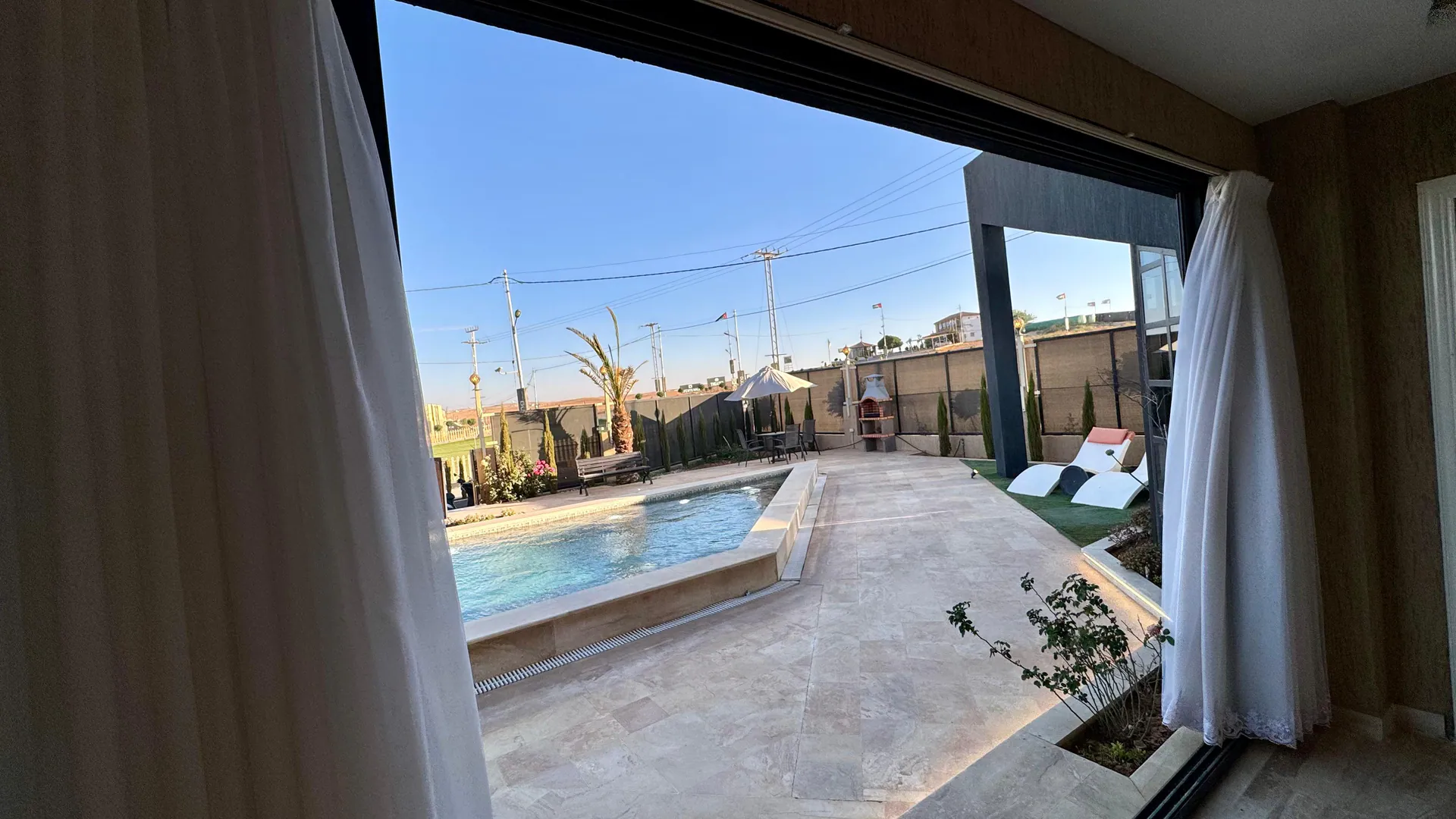 مزرعة/شاليه في 39 كم عن الرويال  - 168,000 دأ - صورة 1