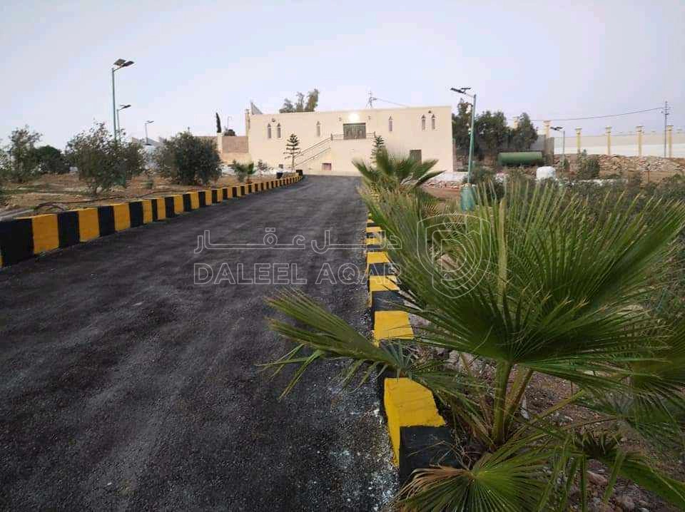 مبنى في غريسا قرب القريه الاثريه قريه بلاسقوف - 115,000 دأ - صورة 1