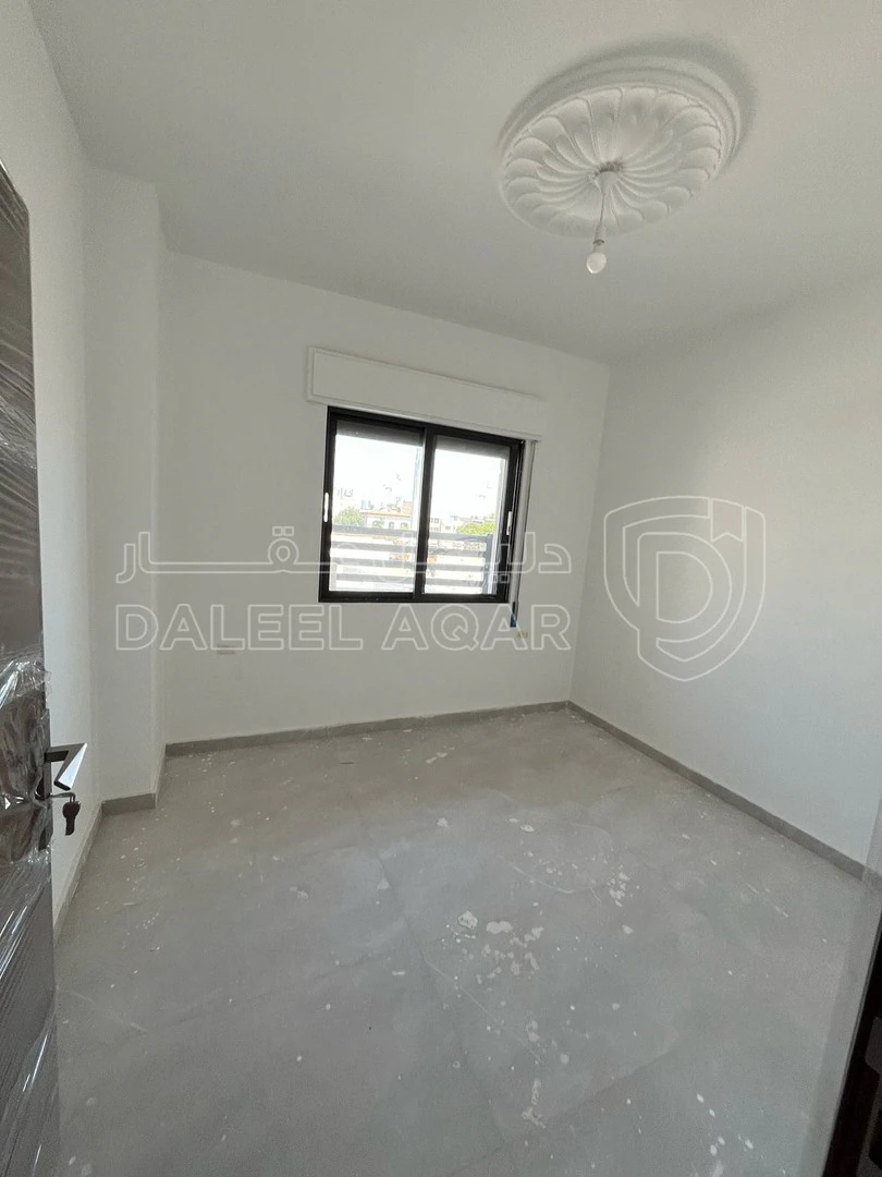شقة في في جبل الزهور ب 40 الف طابق اول شقة جديدة 90 متر  - 40,000 دأ - صورة 1