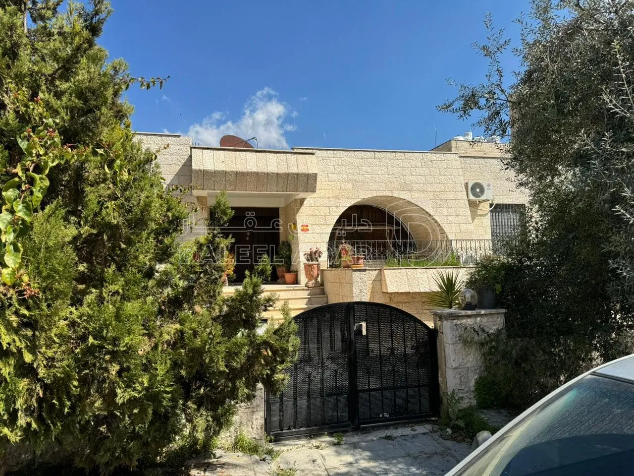 مبنى في اربد - قرب مجمع عمان الجديد وسوبر ماركت MK - 280,000 دأ - صورة 1