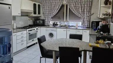 شقة في عبدون شارع إبراهيم الحاج حسن - 180,000 دأ - صورة NaN