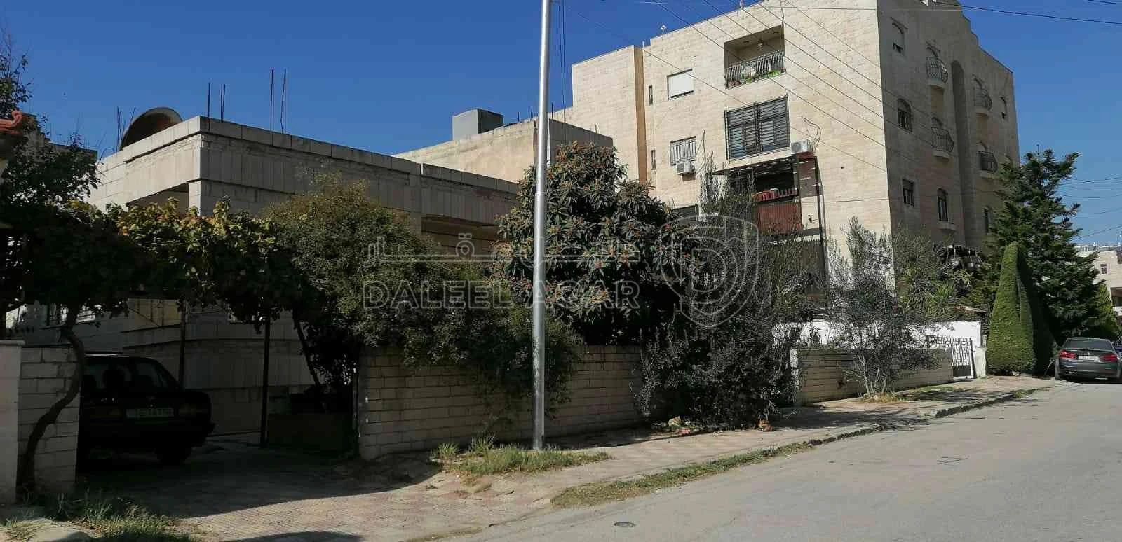 فيلا/منزل في عمان/البيادر/الجندويل/شارع الجيل/ بالقرب من مدرسة الفاروق  - 650,000 دأ - صورة 1