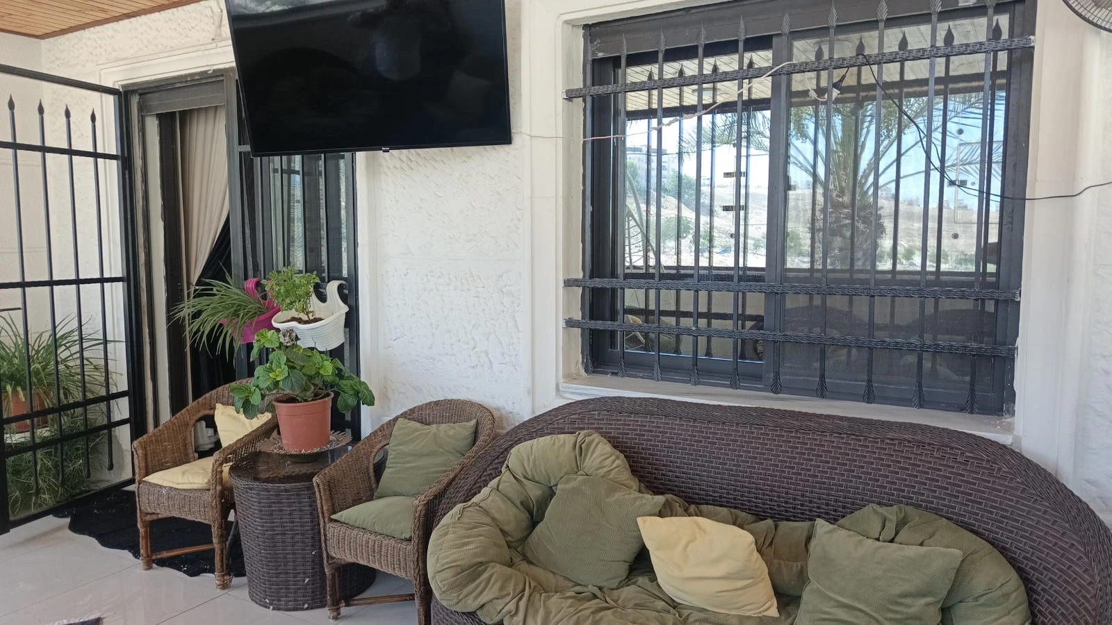 شقة في الحبيهه حي المنصور شارع الاردن - 90,000 دأ - صورة 1