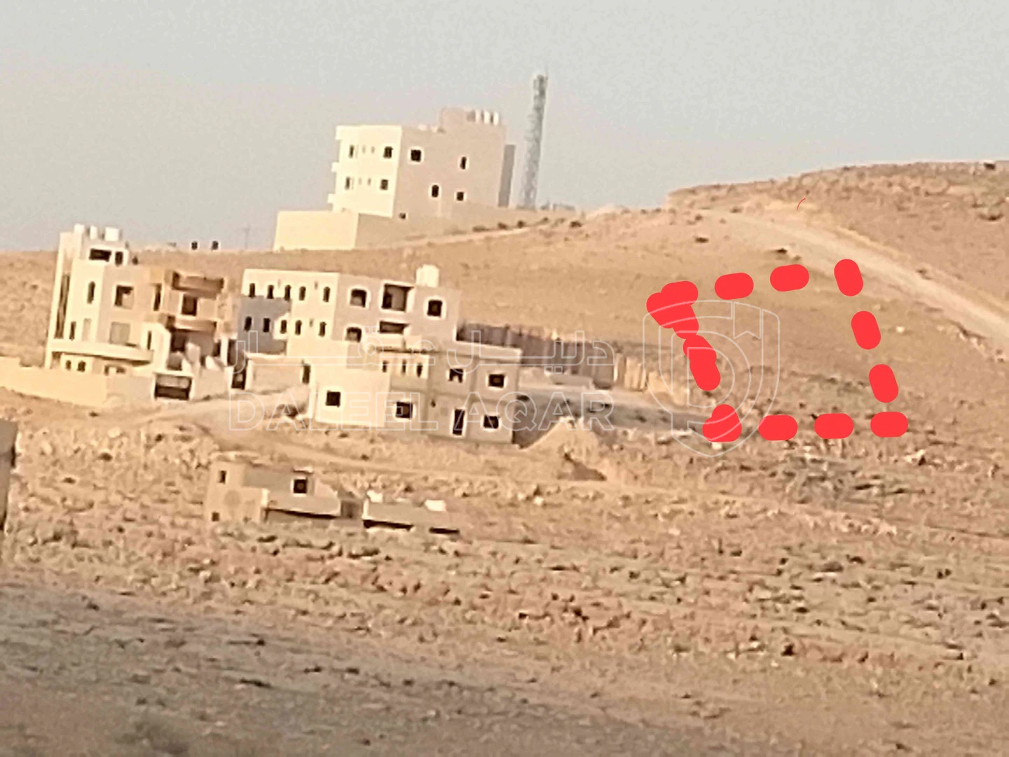 أرض في عمان شارع المئه مقابل محطة شريم - 22,500 دأ - صورة 1