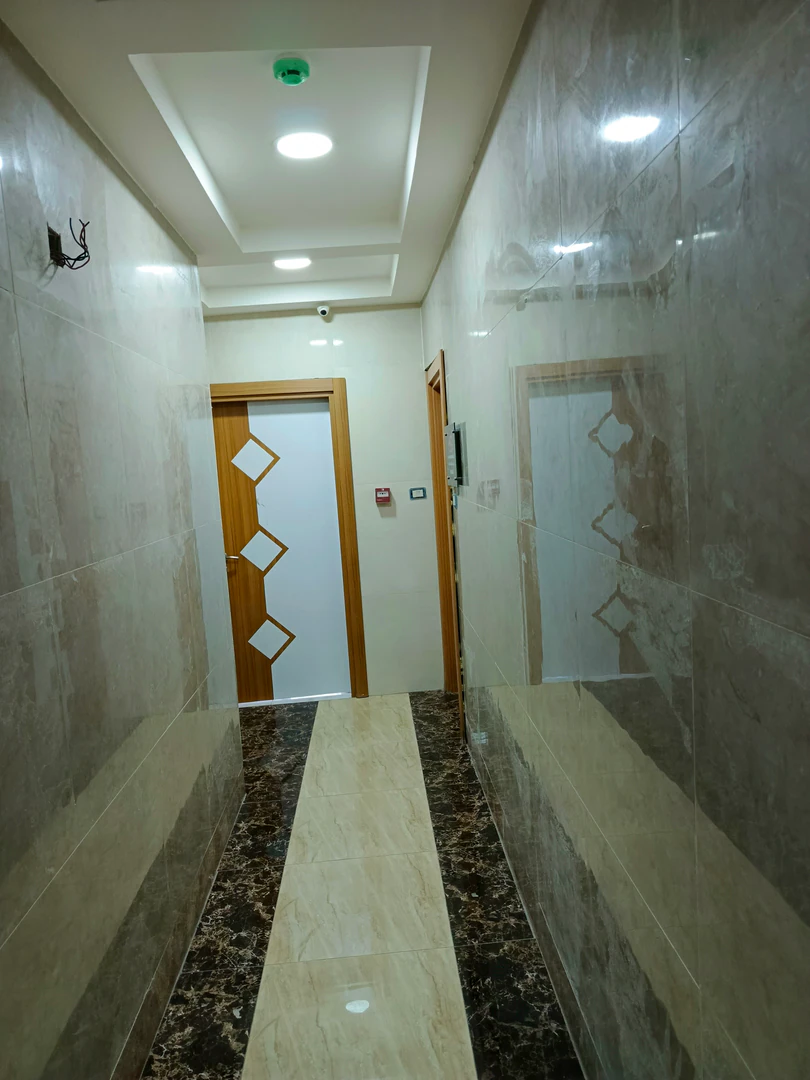 مبنى في عمان حي نزال شارع الدستور مقابل البريد الاردني - 700,000 دأ - صورة 1