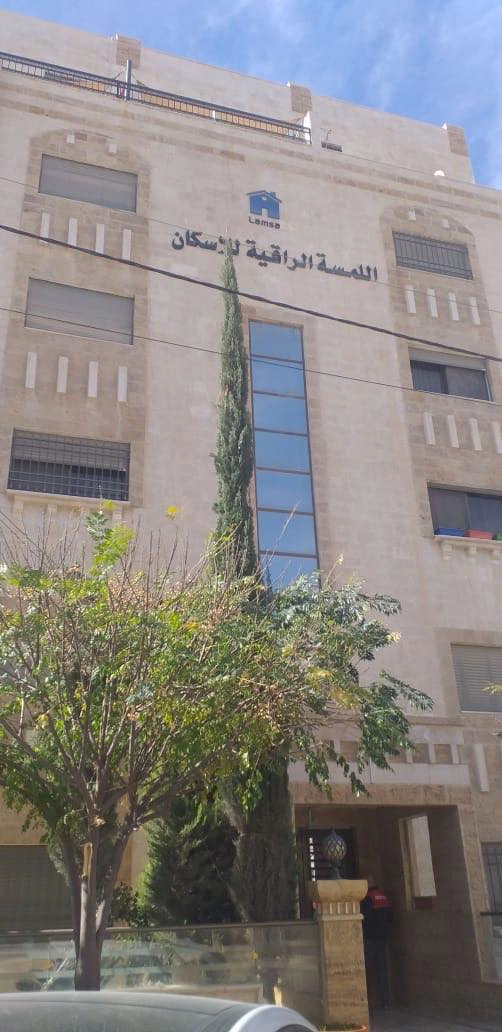 شقة في عمان الجبيهه بالقرب من دوار شوينز  - 120,000 دأ - صورة 1
