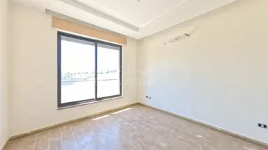 شقة في طريق المطار الحويطي خلف المدارس العالمية  - 250,000 دأ - صورة NaN