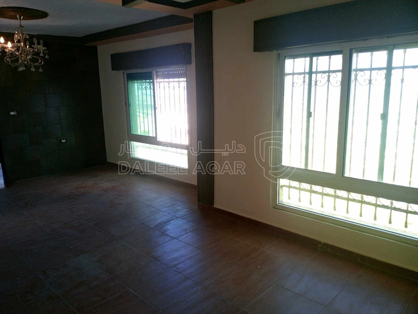 شقة في صويلح قرب دوار الكمالية وقرب مبنى الامانه - 43,000 دأ - صورة 1