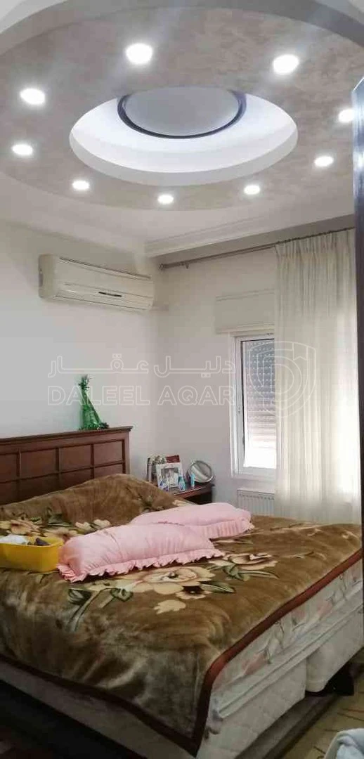 شقة في شقه مع رووف طريق المطار حي الصحابة  - 125,000 دأ - صورة 1