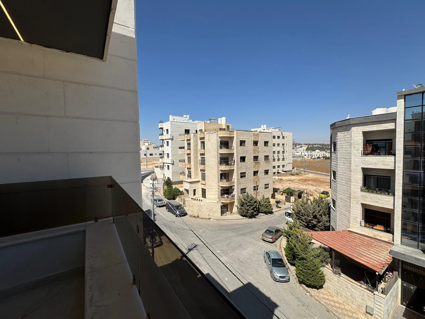 شقة في موقع مميز في منطقة قريبة من الأسواق وشارع المطار - 112,000 دأ - صورة 1