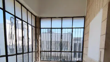 مبنى في بجانب مسجد كلية الشريعة  - 450,000 دأ - صورة NaN
