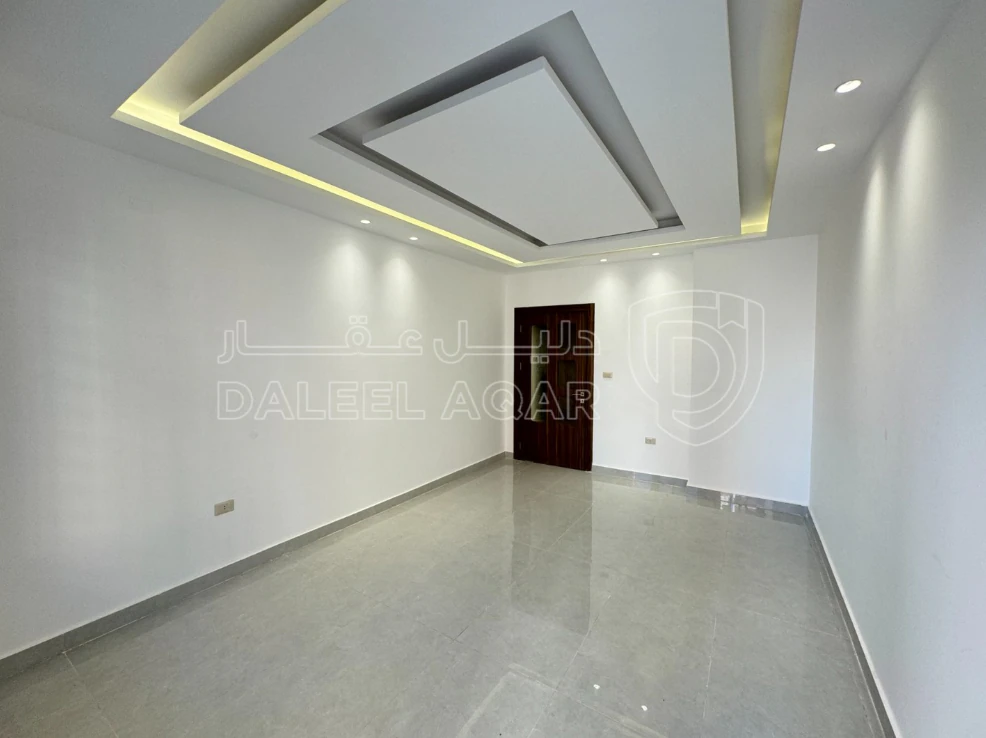 شقة في مقابل جامعة البتراء، قرب مديرية الأمن العام - 91,000 دأ - صورة 1