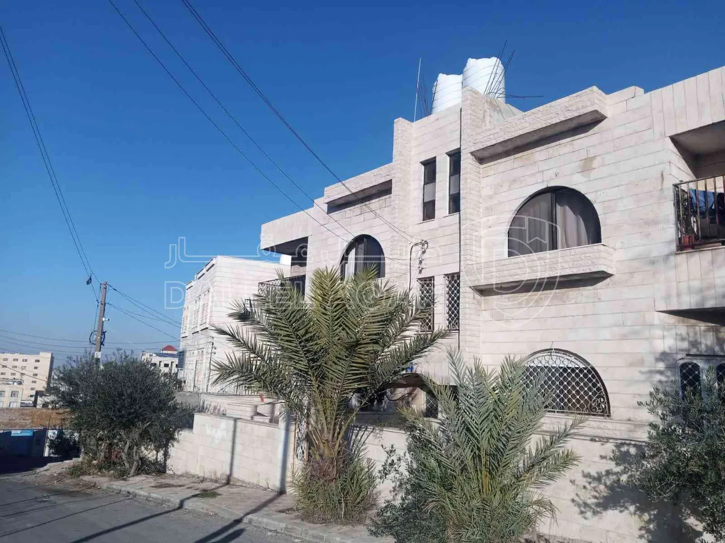 فيلا/منزل في بيت مستقل للبيع مقابل اذاعه والتلفزيون - 160,000 دأ - صورة 1