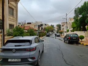 أرض - عبدون قرب السفارة المصرية - 505000 دأ