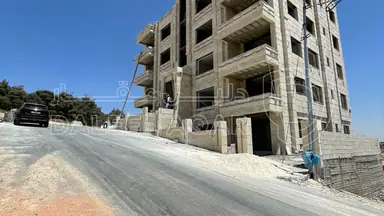 شقة - طريق المطار الحويطي خلف العالمية - 125000 دأ