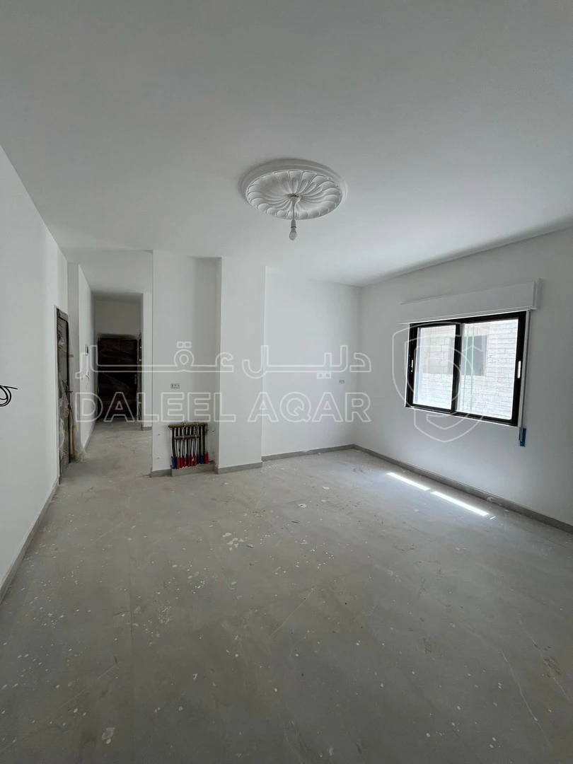 شقة في في جبل الزهور ب 40 الف طابق اول شقة جديدة 90 متر  - 40,000 دأ - صورة 1