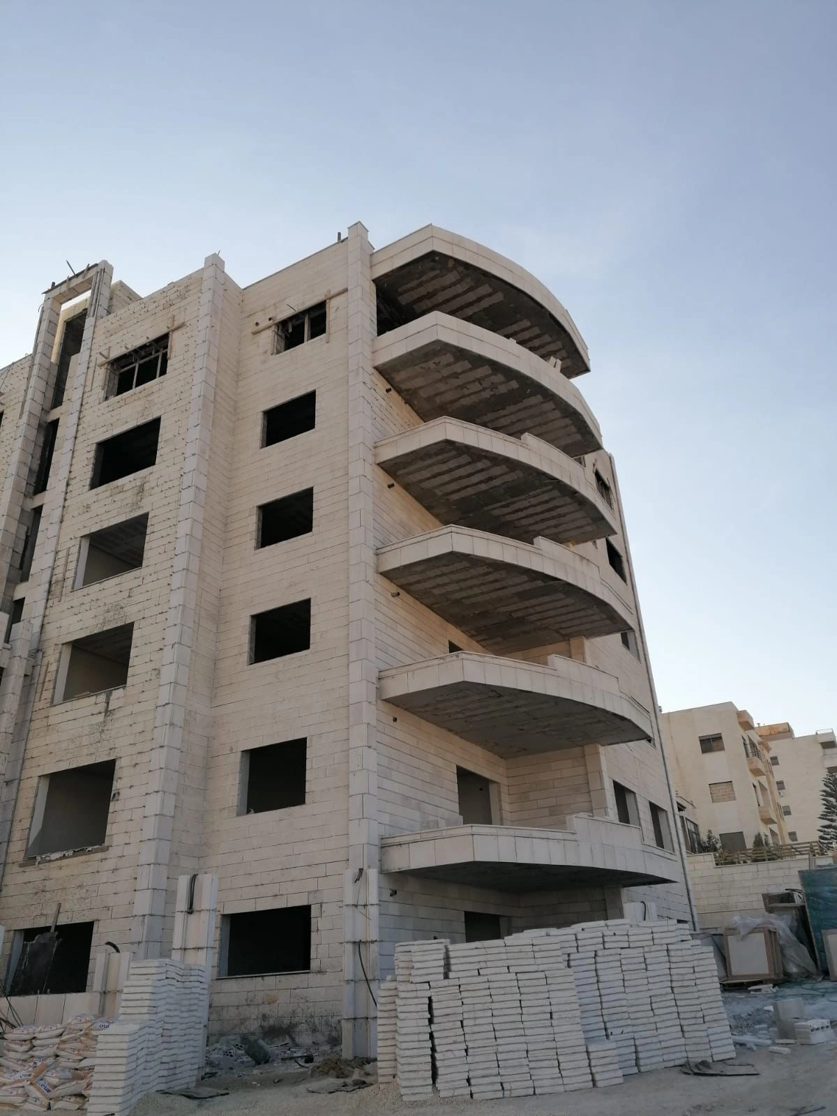 شقة في شفا بدران - بالقرب من الجامعة التطبيقية - 140,000 دأ - صورة 1