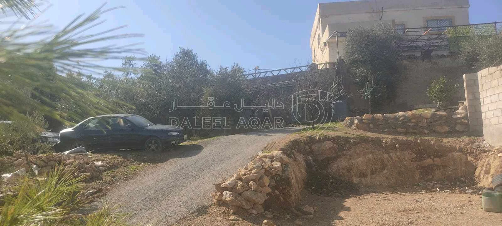 أرض في قطعة أرض مع منزل طابقين بسعر مغري جدا  - 70,000 دأ - صورة 1