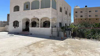 مبنى في بيت للبيع في منطقت سلبود - 150,000 دأ - صورة NaN