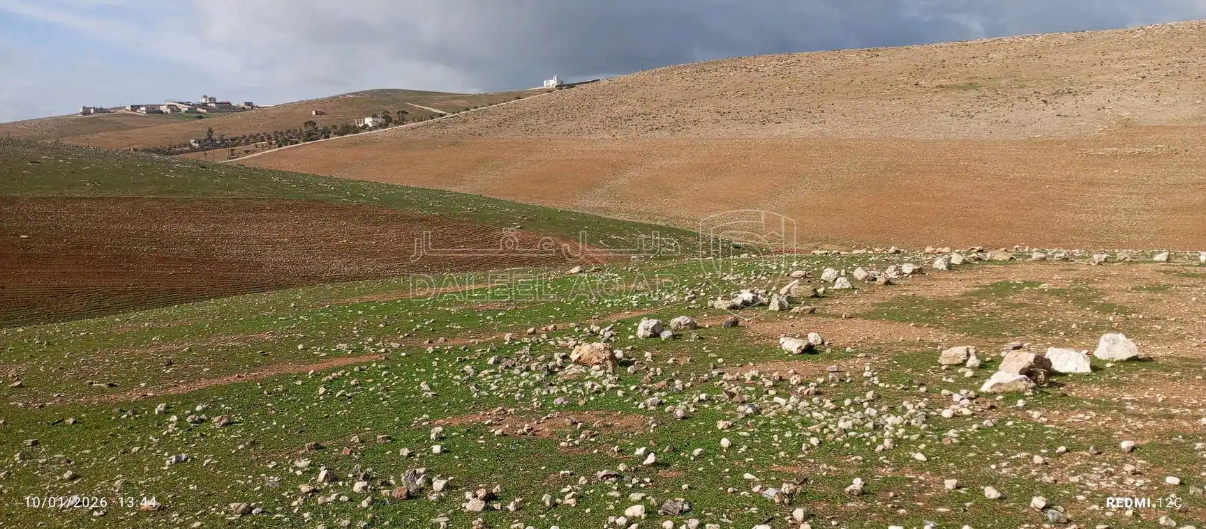 أرض في الزنية حي الظاهرية قريبة من الزرقاء - 15,000 دأ - صورة 1