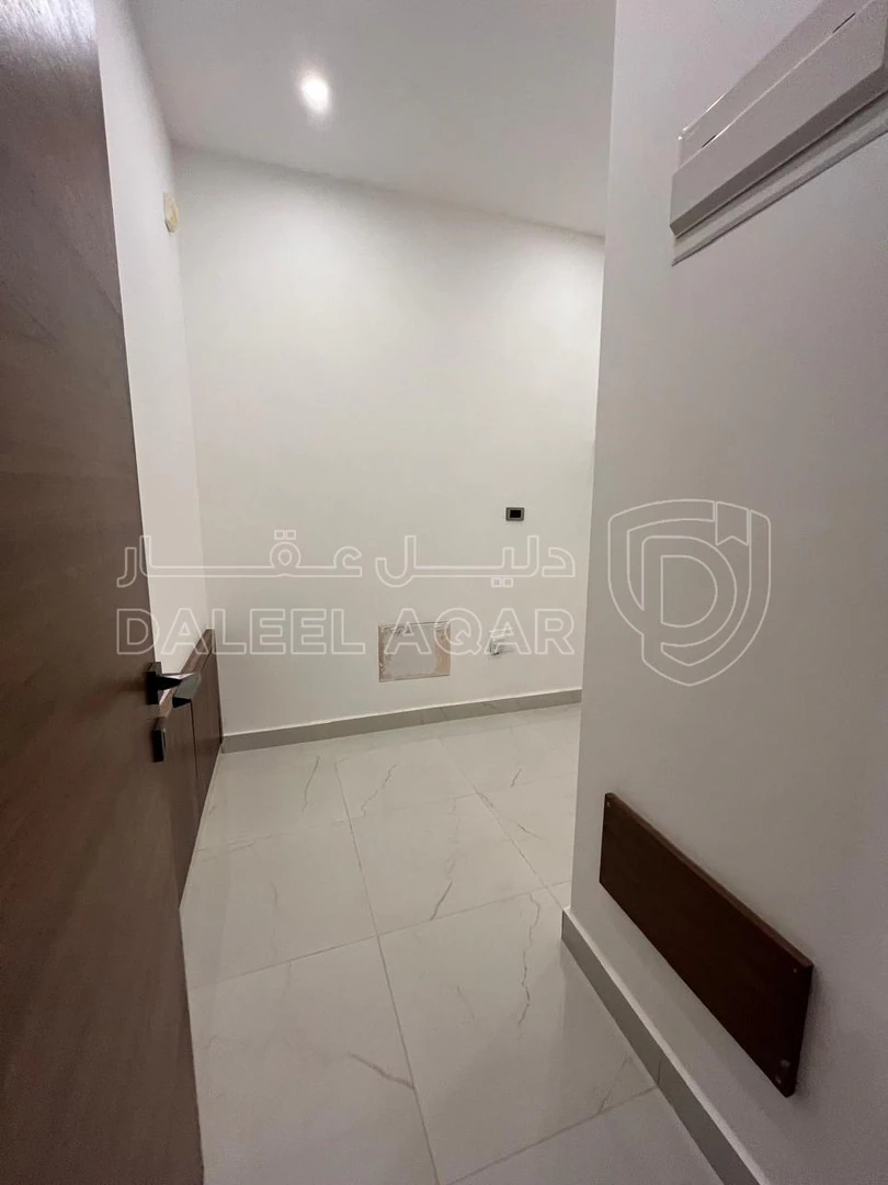 شقة في في ضاحية النخيل تشطيب فلل  - 170,000 دأ - صورة 1