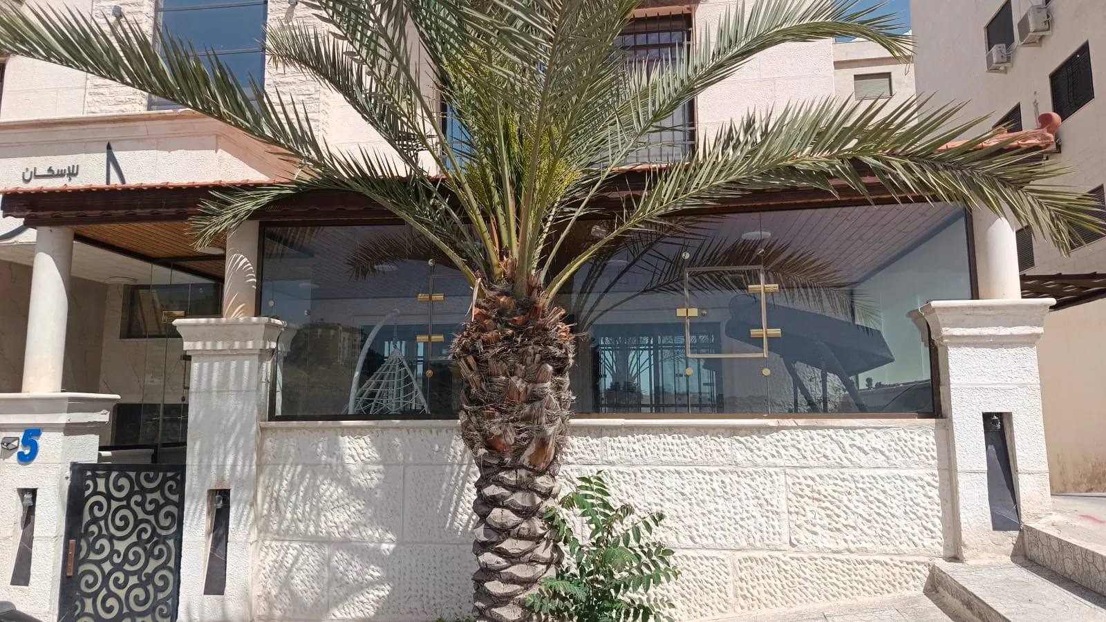 شقة في الحبيهه حي المنصور شارع الاردن - 90,000 دأ - صورة 1