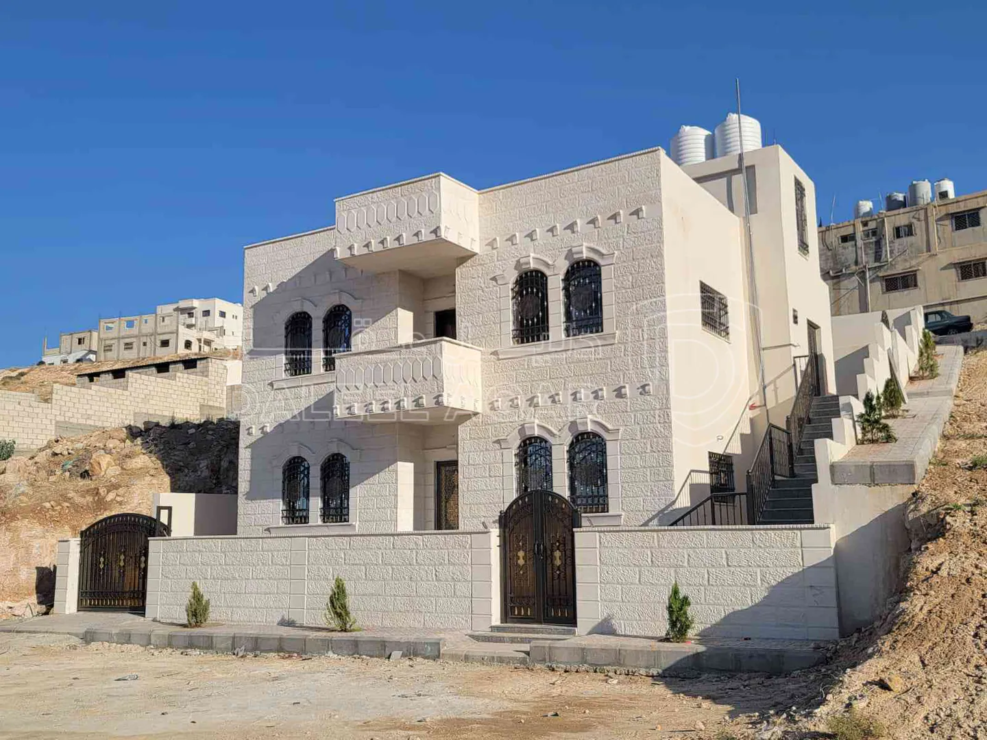 فيلا/منزل في منزل للبيع الزرقاء جريبا حوض السلايطه  - 85,000 دأ - صورة 1