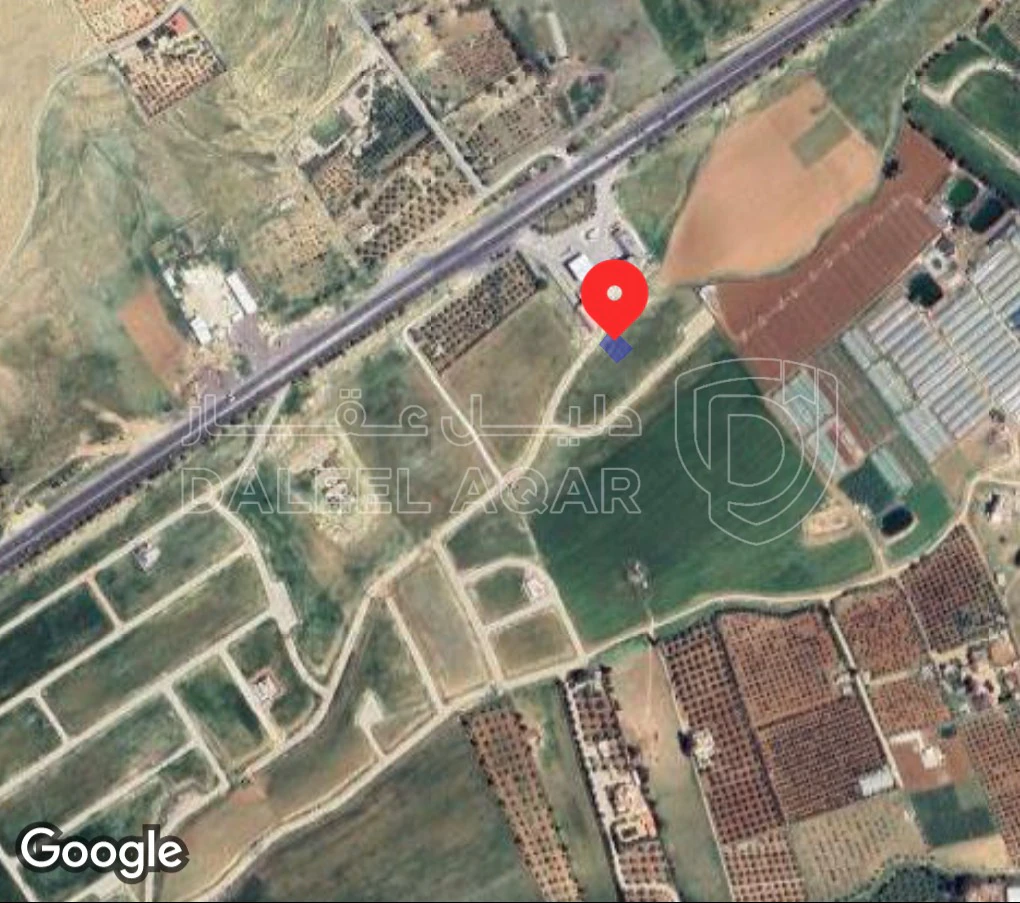 أرض في ارض مميزه  البناء شاليه او سكن - 30,000 دأ - صورة 1