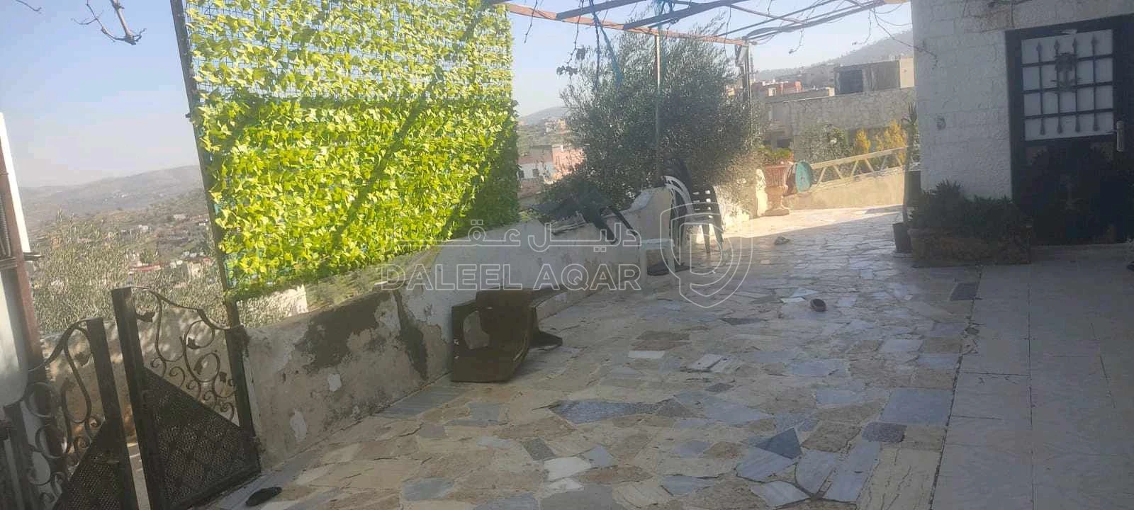 أرض في قطعة أرض مع منزل طابقين بسعر مغري جدا  - 70,000 دأ - صورة 1