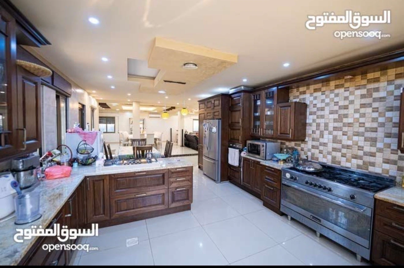 فيلا/منزل في شفا بدران حي المروج شارع عفان بن مسلم - 450,000 دأ - صورة 1