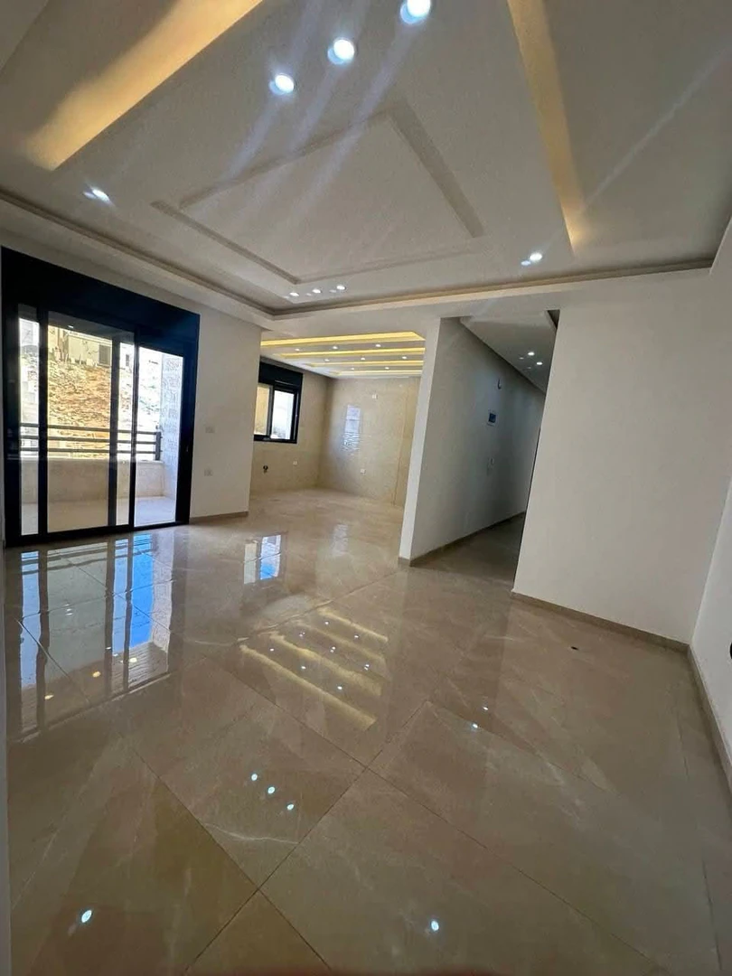 شقة في الجبل العالي المطل على دوار البنزين - 62,000 دأ - صورة 1
