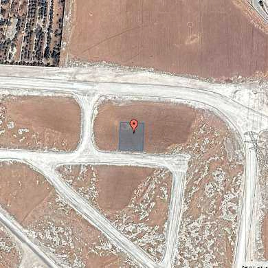 أرض في بالقرب من مدرسة الشويفات ونادي الجواد العربي - 234,000 دأ - صورة 1