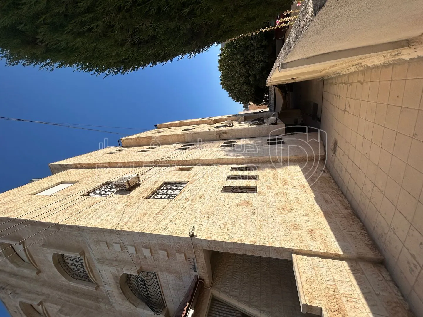 مبنى في عماره مكونه من ٤ طوابق - 320,000 دأ - صورة 1