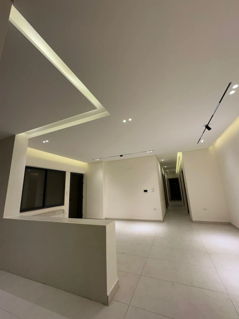 شقة في قرب اشارات حي الصحابه - 118,000 دأ - صورة 1