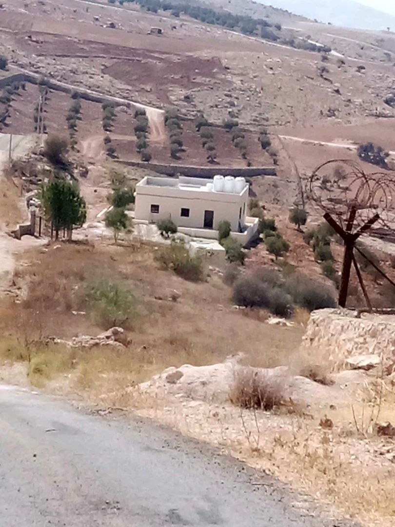 أرض في جرش،عنيبه،قرب مزرعه الدكتور محمد نوح  - 150,000 دأ - صورة 1