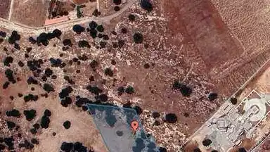 أرض في منتجع نسيم الجبل  - 90,000 دأ - صورة 1