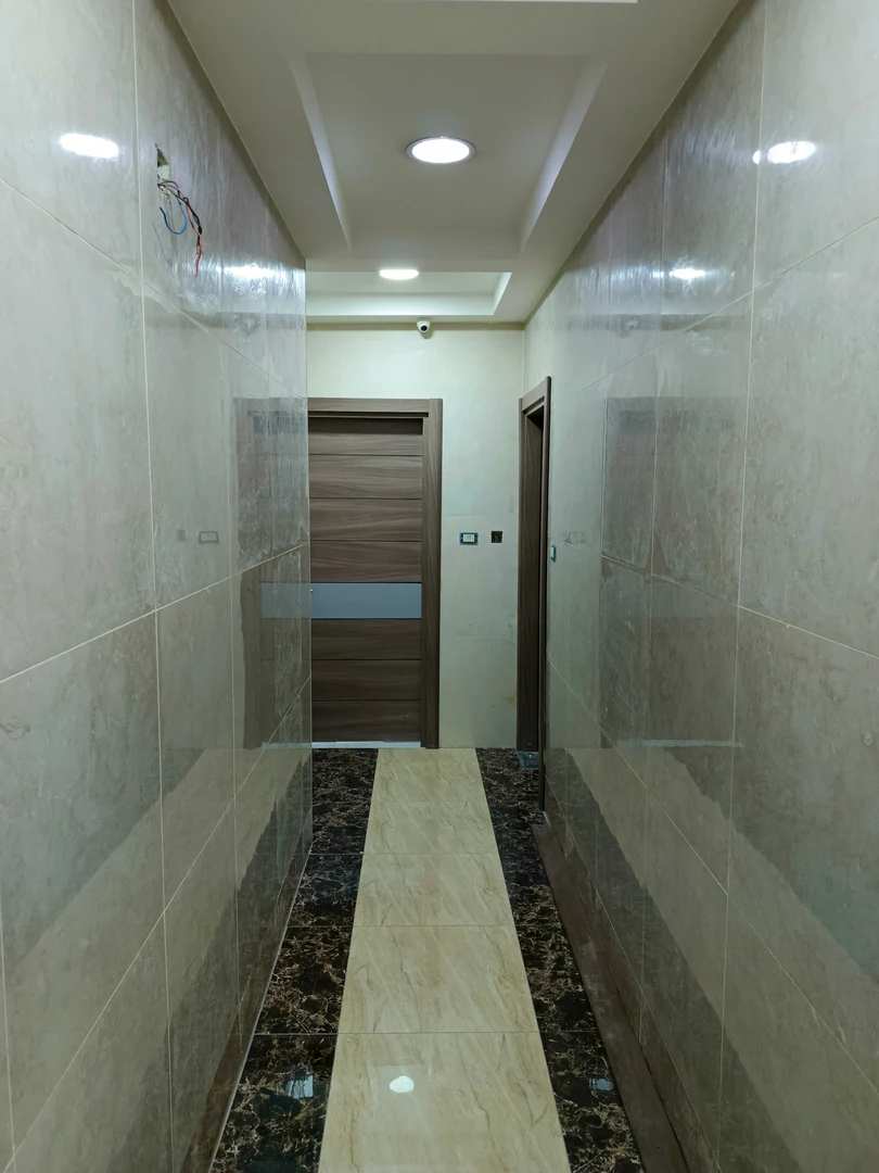 مبنى في عمان حي نزال شارع الدستور مقابل البريد الاردني - 700,000 دأ - صورة 1