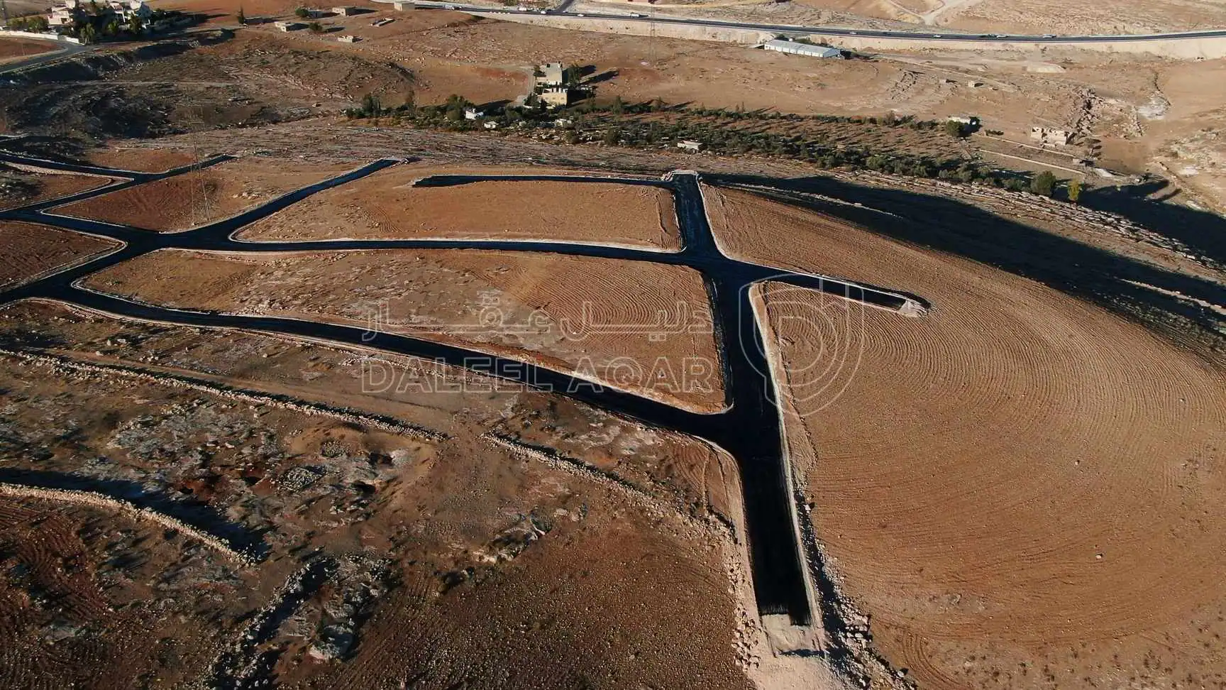أرض في أرض سكنية بالمستندة الجديدة- 2.5 كم عن اشارة الغاز - 33,000 دأ - صورة 1