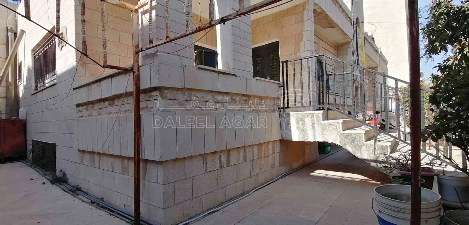 فيلا/منزل في عمان/البيادر/الجندويل/شارع الجيل/ بالقرب من مدرسة الفاروق  - 650,000 دأ - صورة 1