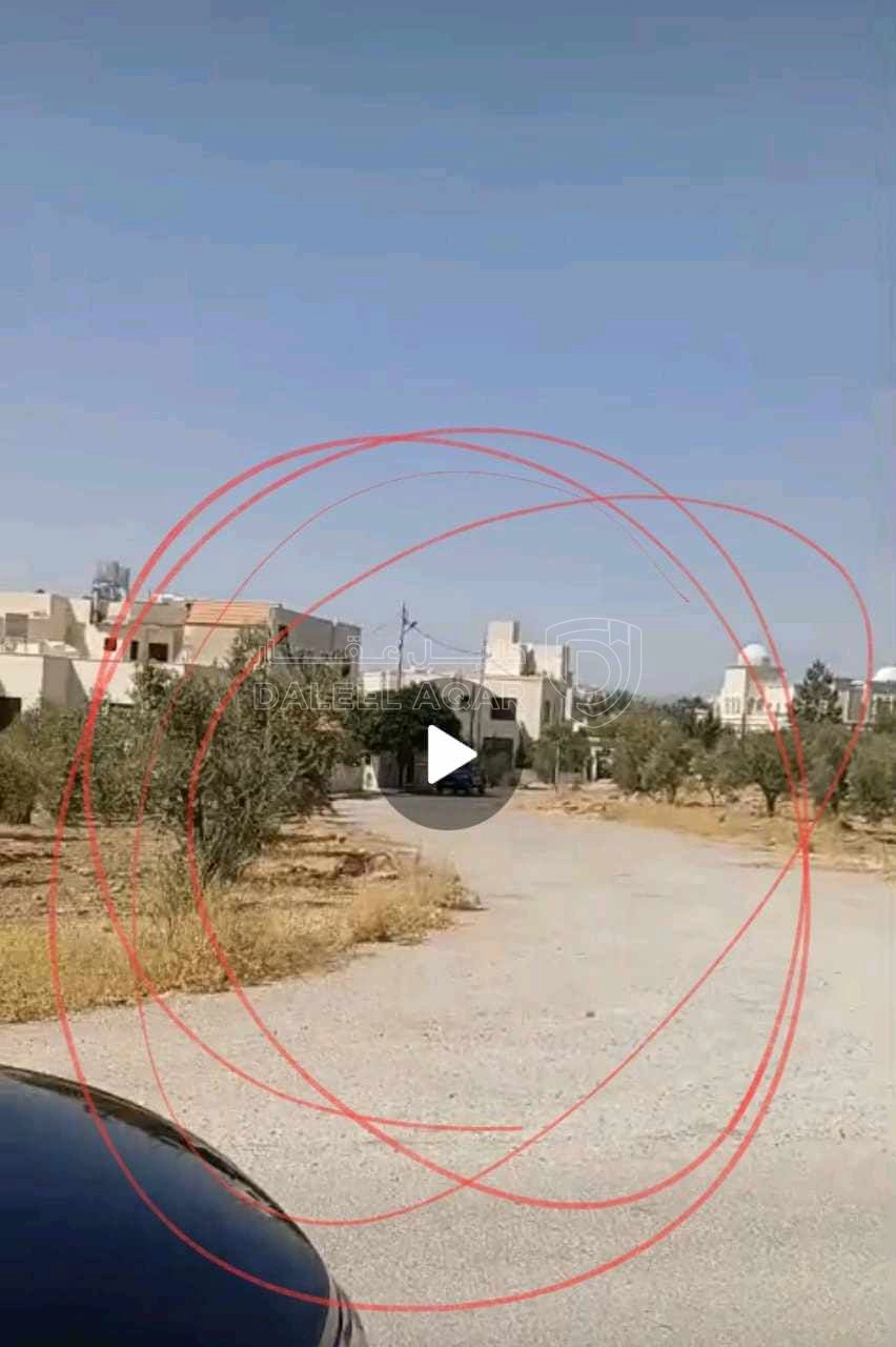 أرض في   السرو الجنوبي  مقابل جامعة عمان الاهلية  - 264,000 دأ - صورة 1
