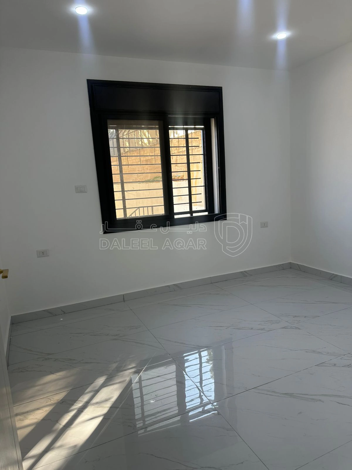 شقة في شارع الحرية - قرب من مطعم ابو زغلة  - 55,000 دأ - صورة 1