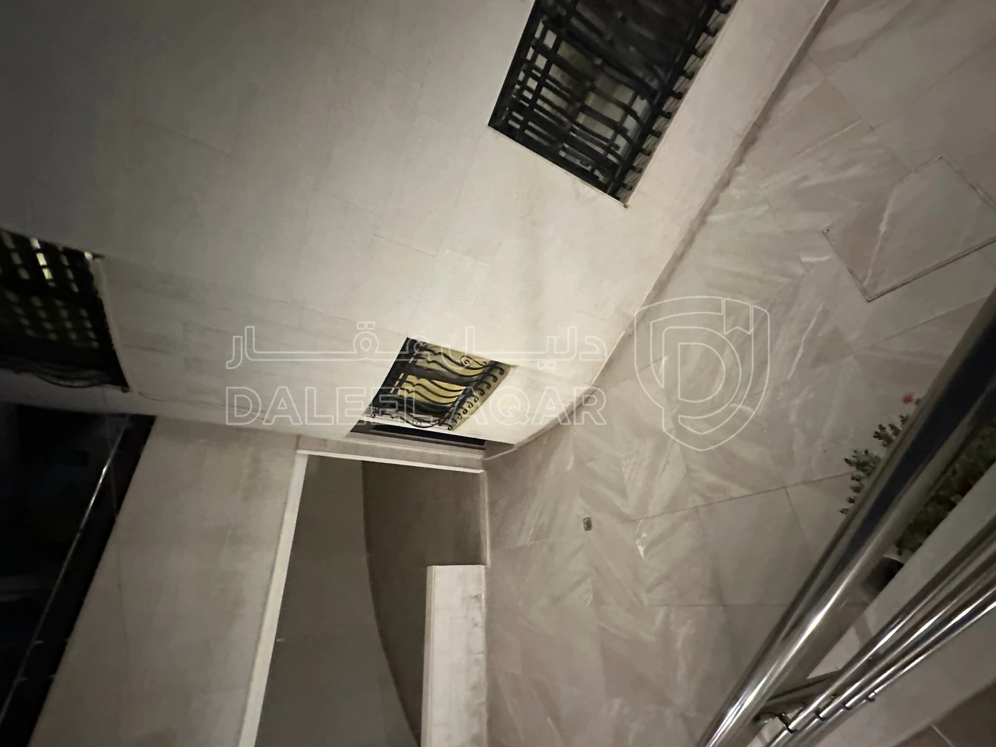 شقة في ضاحيه النخيل  - 125,000 دأ - صورة 1